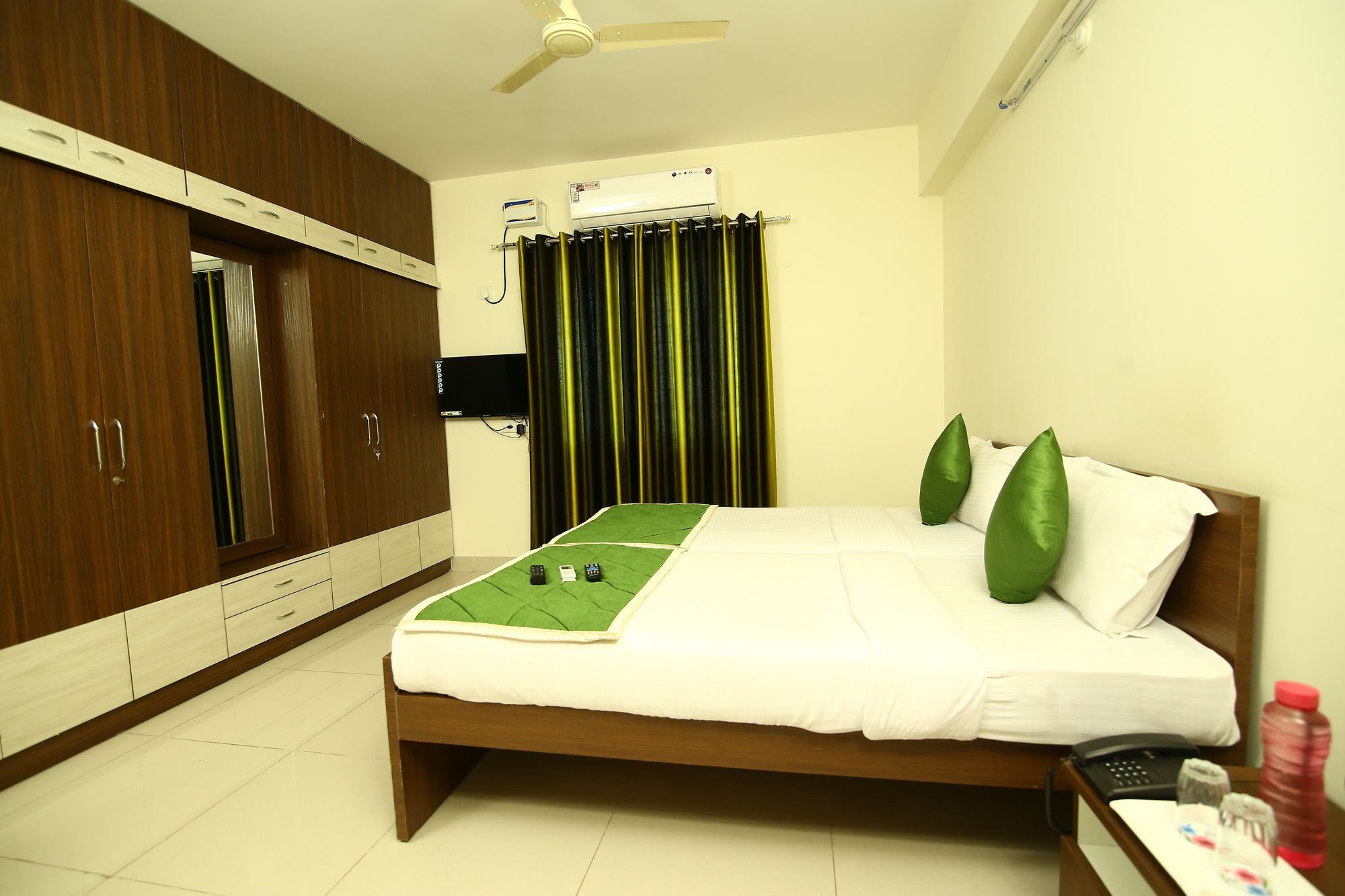 Fresh Living Prime Hitech Hotel Hyderabad Luaran gambar